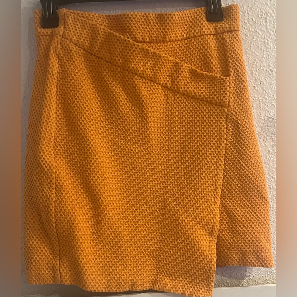 H&M Orange peach  Textured Women's Mini Skirt size 6